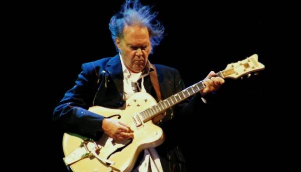 Янг відкрив музичну скарбницю для жителів Гренландії безкоштовно.