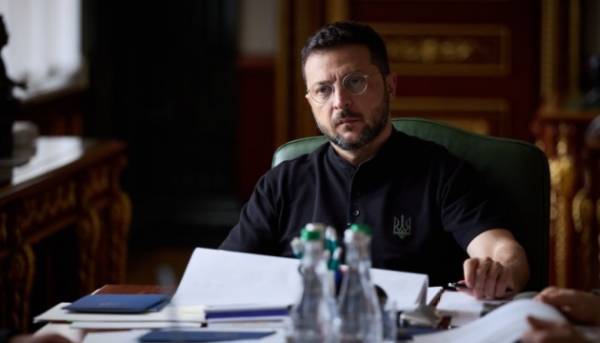 Більше укріплень та оборонних смуг: Зеленський про плани розбудови “компактної”…