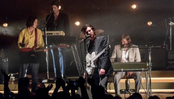 Arctic Monkeys випустили новий трек після 2022 року на допомогу дітям в…