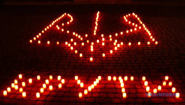 В Україні згадують подвиг Крутських Героїв