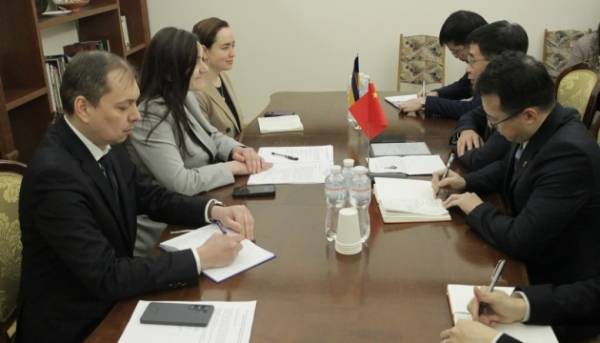 Бережна та китайський посол обговорили розширення гуманітарної співпраці.