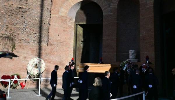 Рим попрощався з легендарним кутюр’є Валентіно Гаравані