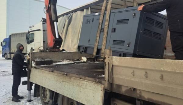 Чеські добровольці везуть десятки електрогенераторів в Україну.
