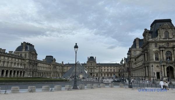 У Луврі: залито дощем полотно 19 століття.