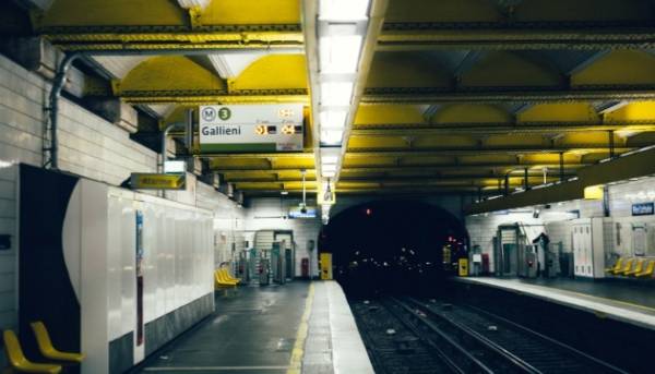 Поезії українських мисткинь з’явились на станціях паризького метрополітену.