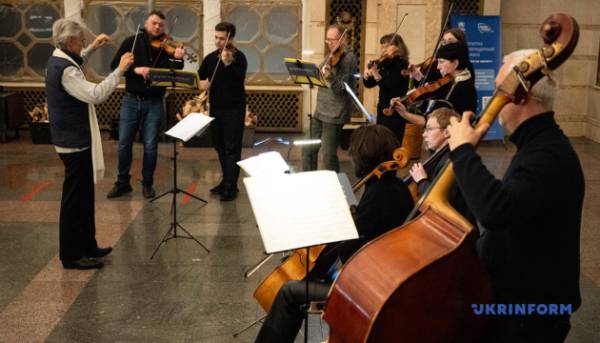 Київський центральний вокзал прийняв прем’єрний виступ ініціативи “Крижана зима-2026: Київ та Сієтл…