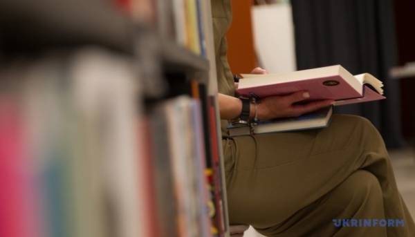 Книжкові блогери оголосили розширені переліки кращих українських творів.