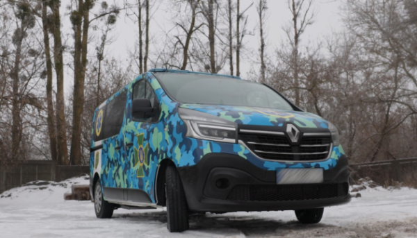 “Форпосту” передали нову швидку допомогу від меценатів.