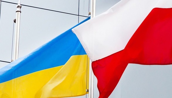 Польський парламент зняв кримінальне переслідування з волонтерів в Україні.