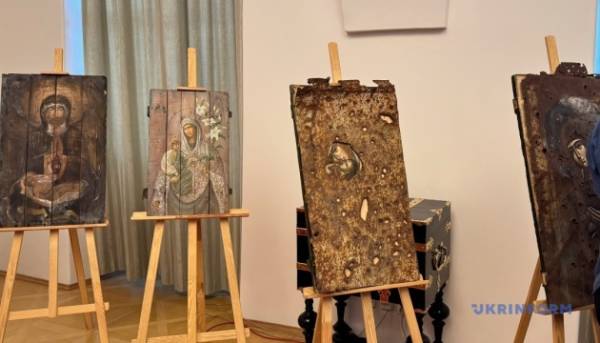 Чеський Сенат приймав виставку ікон на скринях з-під…