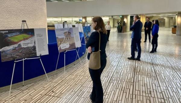 Торонто: Відкрито експозицію “Листівок з України”