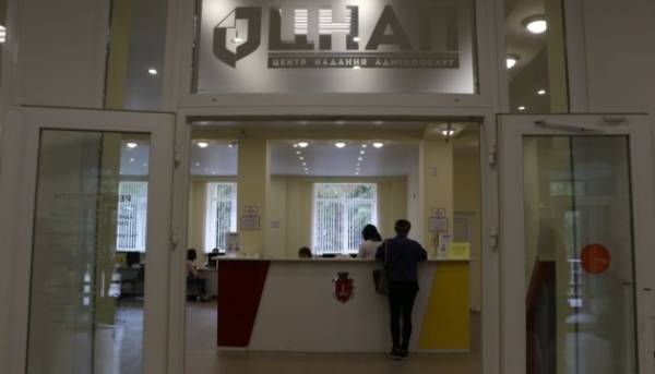 Оформлення допомоги з догляду за дитиною стане доступним у центрах надання адмінпослуг.