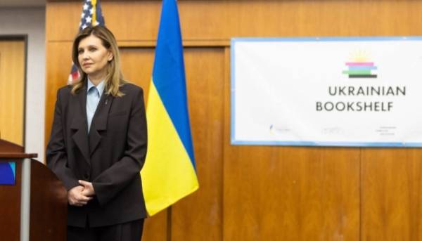 Олена Зеленська оглянула експозицію “Українські культурні скарби” в Далласі.