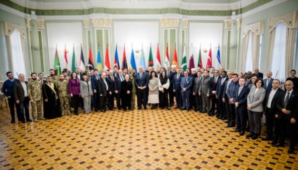 В українському МЗС пройшов іфтар з воїнами-мусульманами, послами та очільниками кримськотатарського народу