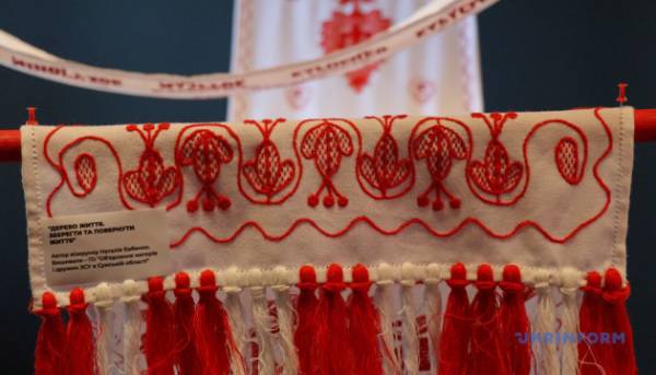 Львів: Презентовано експозицію “Рушник надії” – допомога сім’ям бранців