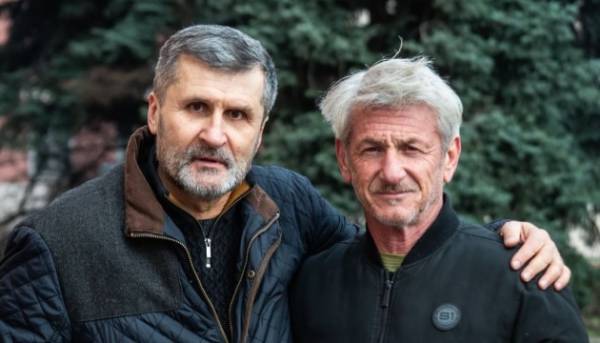 Пенн побував на кіностудії Довженка у Києві.