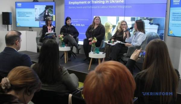 Більше третини юних українок ніде не навчаються та не працюють.