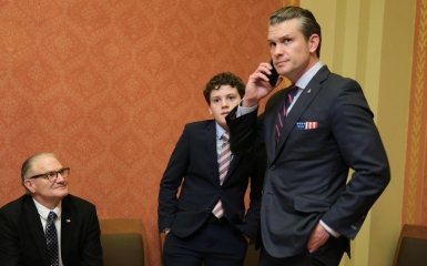 Трамп кидає його. Шеф Пентагону ризикує стати наступною мішенню у конфлікті з&hellip;