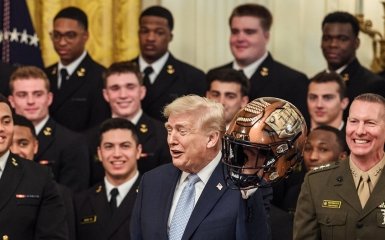 Трамп відхилив деблокаду Ормузької протоки.