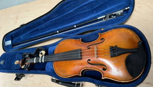 З України пробували нелегально вивезти скрипку 18 століття.