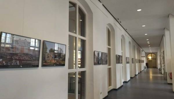 Франкфурт: Фотоекспозиція про Україну “Війна нищить спадщину”
