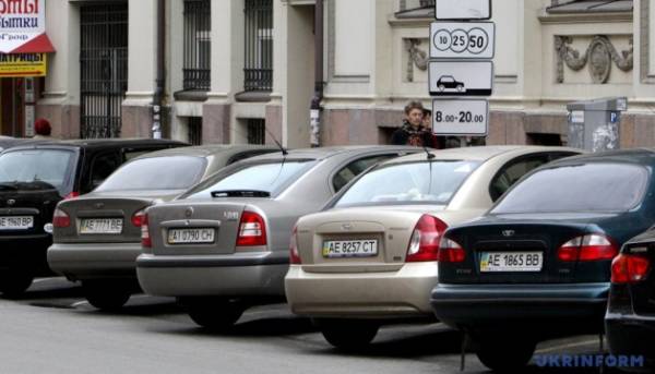 Новий закон про паркування: пільги для батьків з малюками до 3 років.