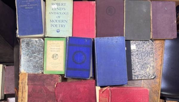 На Закарпатті прикордонники зупинили спробу нелегального експорту раритетних старих книг в ЄС