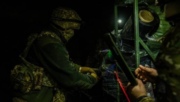 Парашутисти ліквідували російську гаубицю Д-30 у Мирнограді, Донецька область.