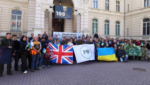 Британські аграрії відправили українським воїнам додатково 38 всюдиходів.