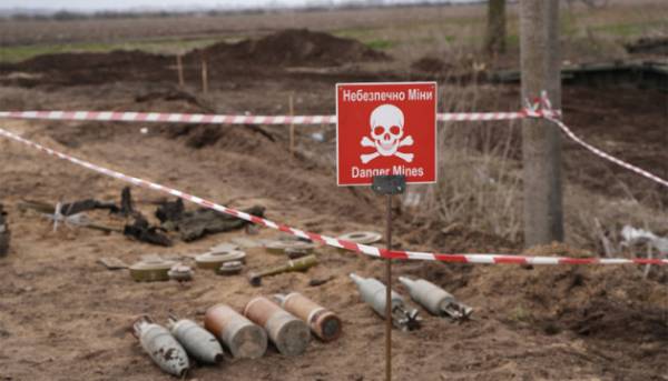 Мінна небезпека: понад 1400 жертв за чотири роки збройного конфлікту, зокрема 147…