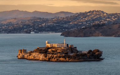 Трамп прагне повернути до дії знамениту тюрму Алькатрас за 152 мільйони доларів.