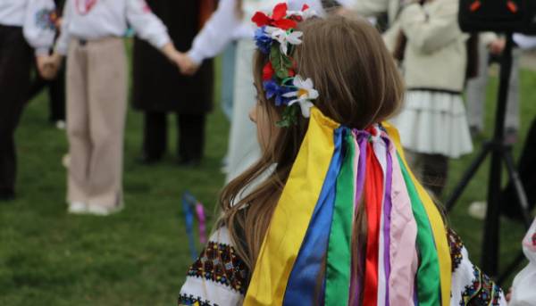 Львів: Мистецький перформанс “Гаївки на Валах”