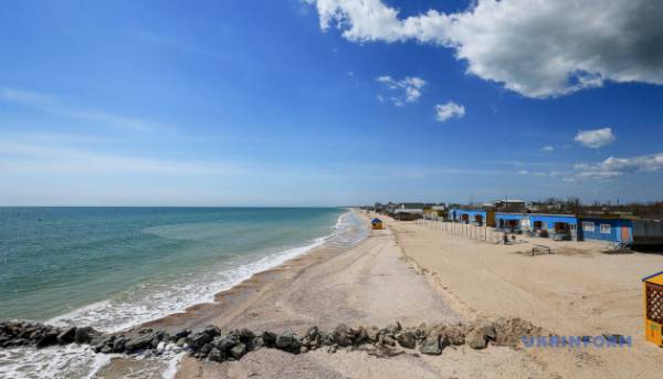 Азовське море на порозі екологічної катастрофи: росіяни планують масштабний вилов медуз –&hellip;