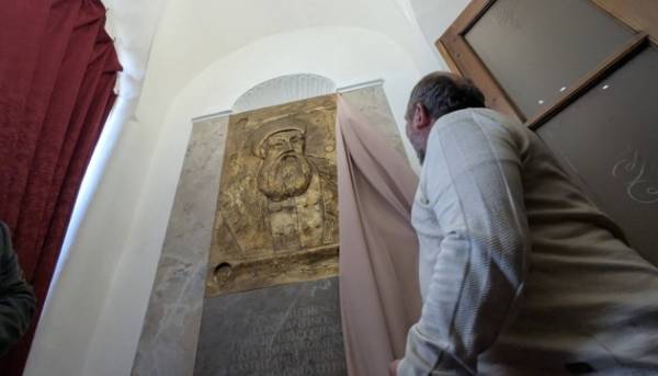 В Дубно вшанували Костянтина Острозького: відкриття дошки та капсула часу.