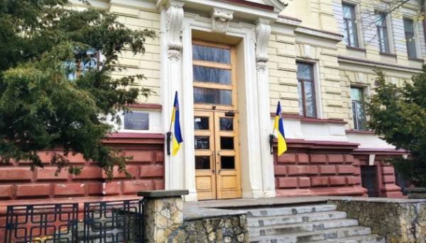 Деякі викрадені росіянами артефакти з Херсонського музею псуються в генічеському підземеллі.