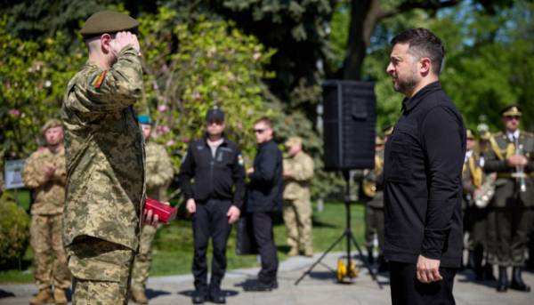 Президент відзначив піхотинців та повідомив про свіжі угоди для них.