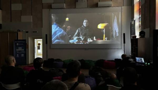 У рамках мандрівки «Кінострічки за Перемогу!» у квітні провели 63 кіносеанси.