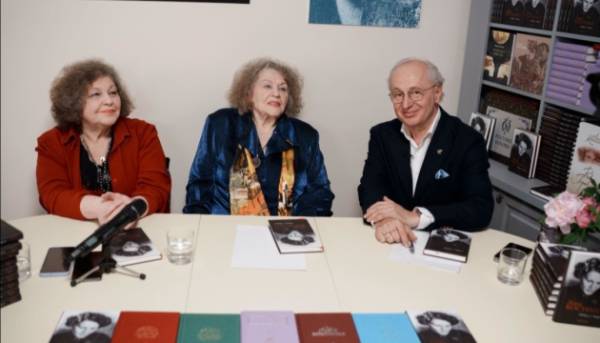 Ліна Костенко представила нову поетичну книгу «Вітер із Марса».