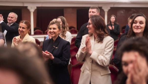 Перша леді та представники влади відвідали постановку «Енеїда» від «Театру Ветеранів».