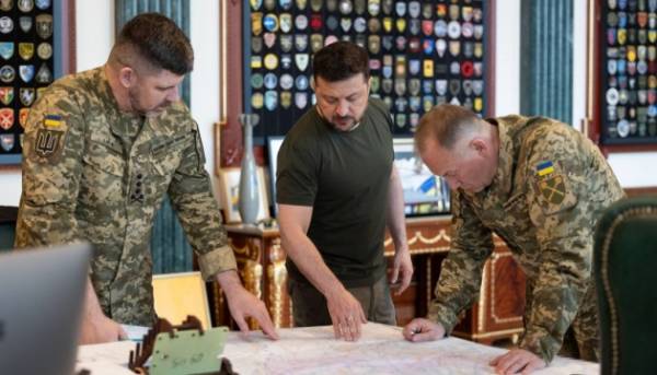 Зеленський обговорив ситуацію на фронті: облога Харківщини та Запоріжжя