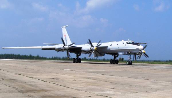 Безпілотники ліквідували два Ту-142 та комплекс “Іскандер” на летовищі в Таганрозі.