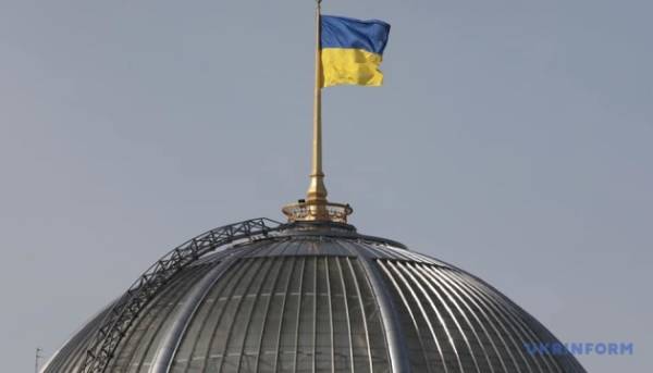 Парламент схвалив законодавство щодо додаткової винагороди для посадовців за впровадження міжнародних ініціатив