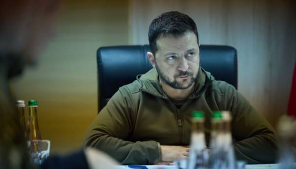 Нові українські безпілотники зможуть вражати цілі на відстані понад 3000 км, заявив Президент.