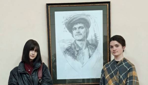 Нова експозиція у Чернівецькому художньому музеї присвячена 85-й річниці Івана Миколайчука