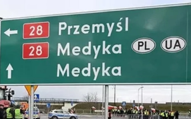 Польща зупинила в’їзд автобусів з України через пункт пропуску “Шегині – Медика”