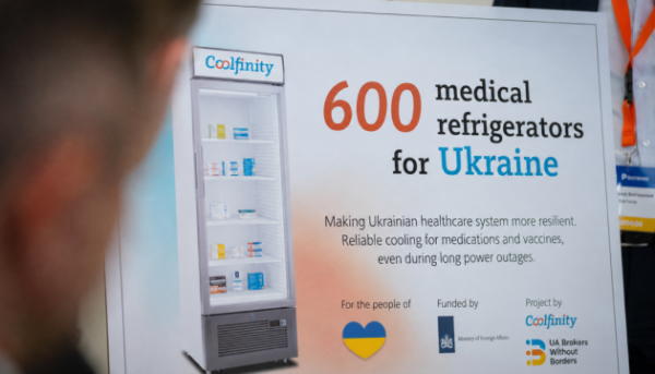 Нідерланди надали українським медичним установам 600 медичних холодильників, які можуть підтримувати температуру без зовнішнього живлення.