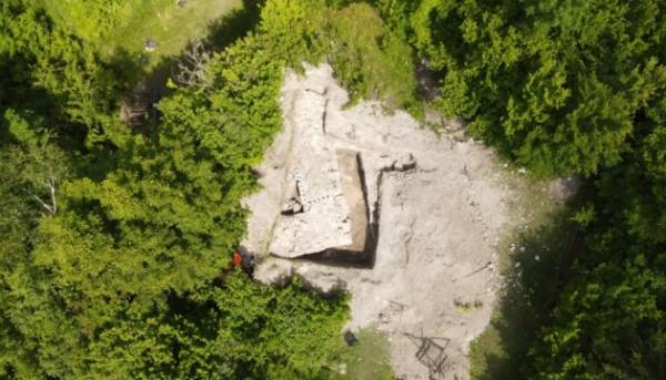 На Хмельниччині знайдено основу дзвіниці печерного монастиря