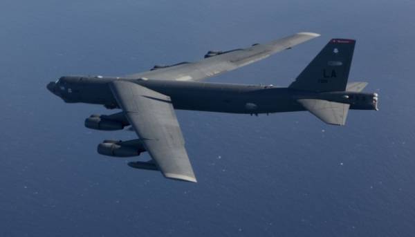 Стратегічний бомбардувальник B-52 зазнав аварії в Сполучених Штатах, загинули вісім осіб