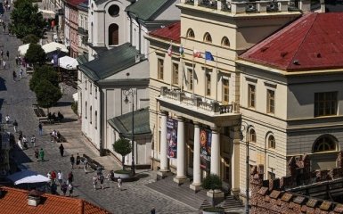 У Любліні було знято український прапор із ратуші за розпорядженням Зеленського.