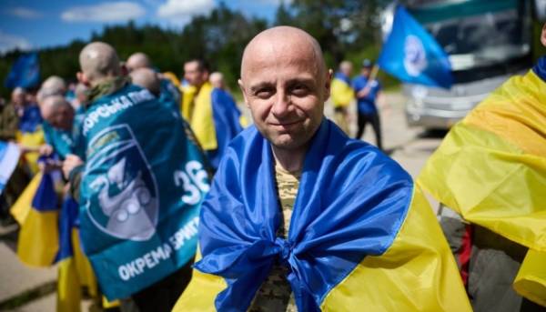 Служба безпеки України оприлюднила унікальні кадри обміну військовополоненими.